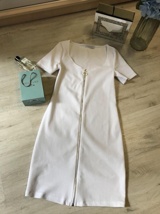 Zara Dresses & Skirts - Zara White Zip-Front Scoop Neck Mini Dress